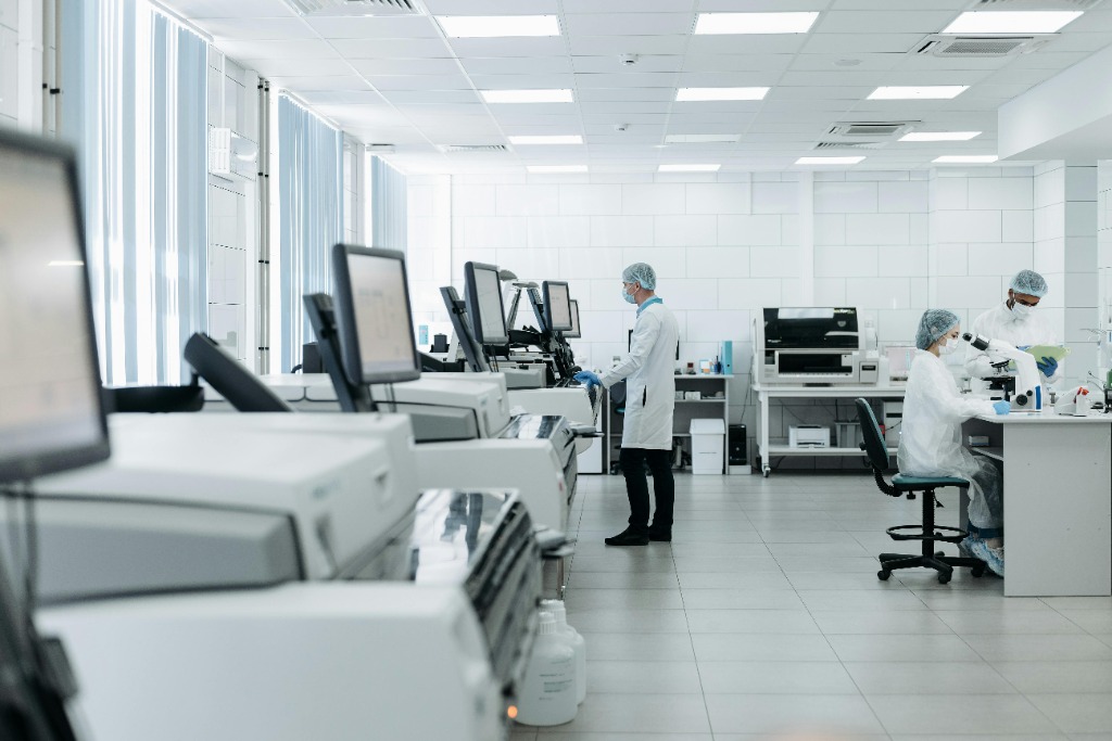 Clinical laboratory facility at 6027 N Cicero Ave in Chicago